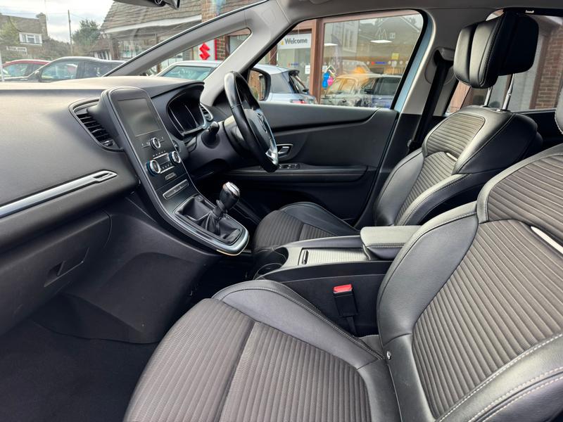 Used Renault Grand Scenic 2017 for sale - 77746824: Photo 15