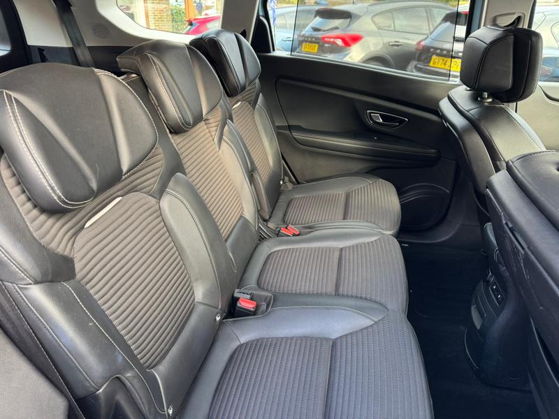 Used Renault Grand Scenic 2017 for sale - 77746824: Photo 17