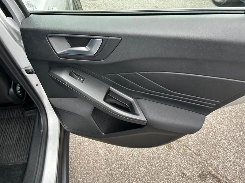 Used Ford Focus 2023 for sale - 76172632: Photo 9