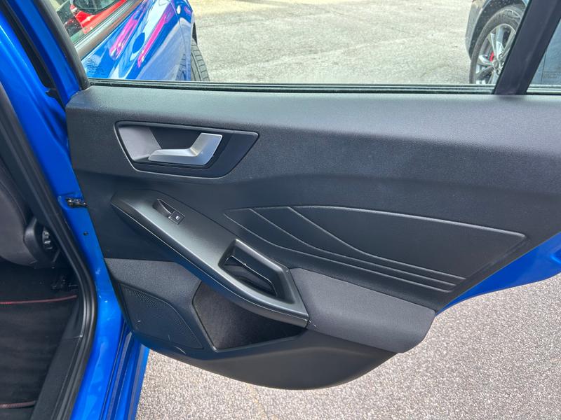 Used Ford Focus 2018 for sale - 76028276: Photo 9