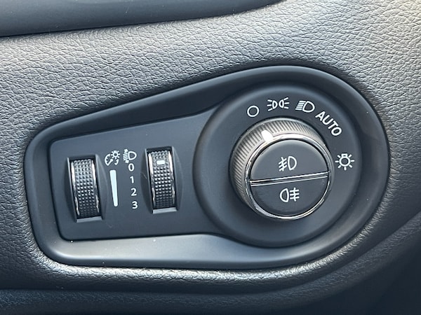 Used Jeep Renegade 2023 for sale - 75354832: Photo 24