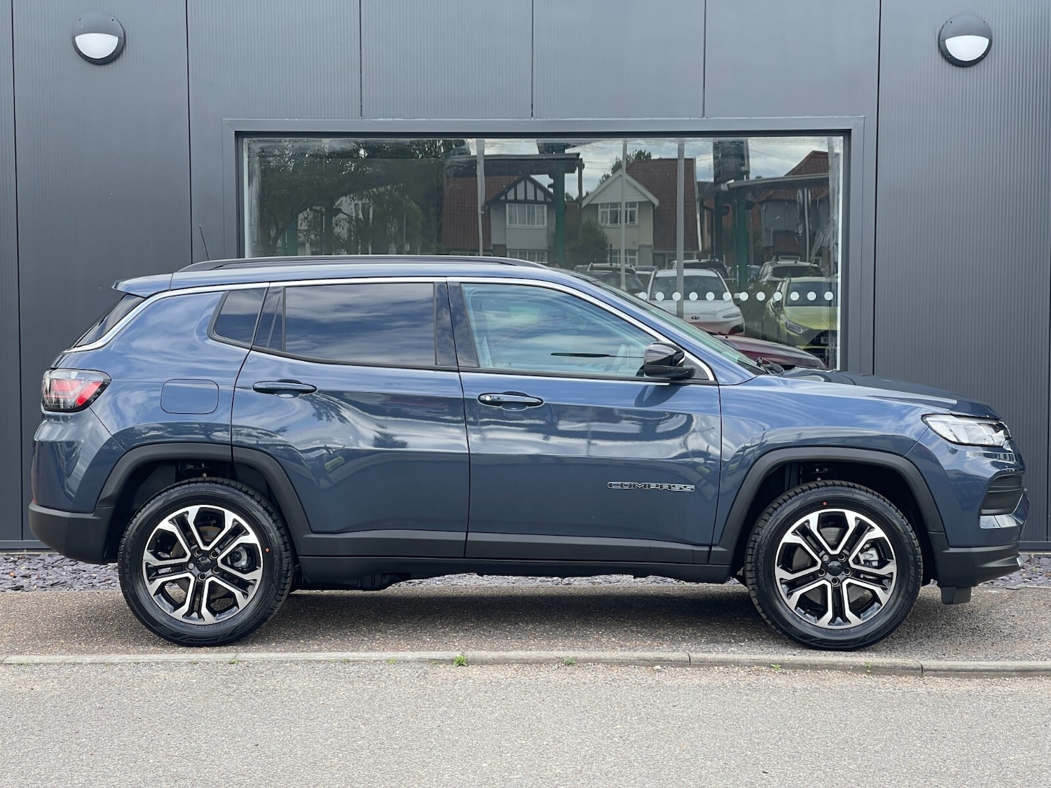 Used Jeep Compass 2023 for sale - 76487263: Photo 2