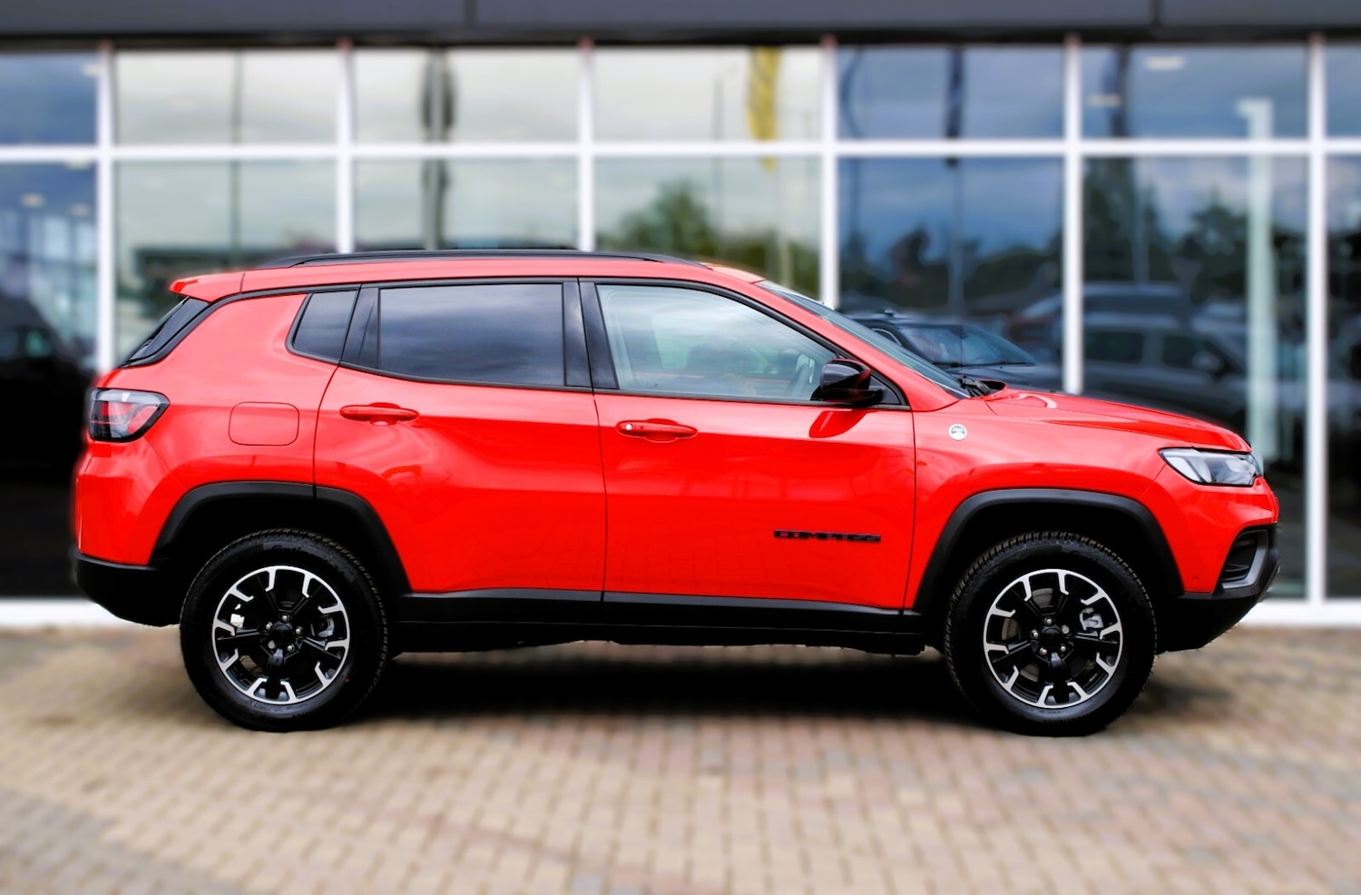 Used Jeep Compass 2023 for sale - 76868716: Photo 2