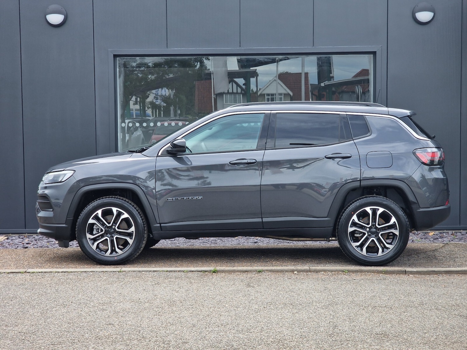 Used Jeep Compass 2023 for sale - 76868978: Photo 4