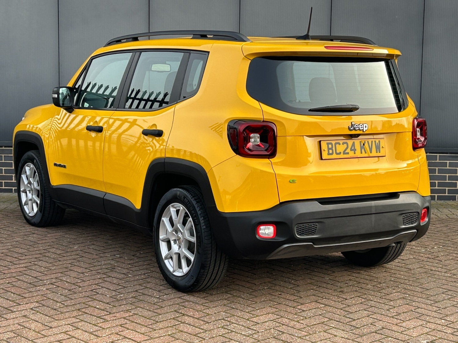 Used Jeep Renegade 2024 for sale - 77614533: Photo 5