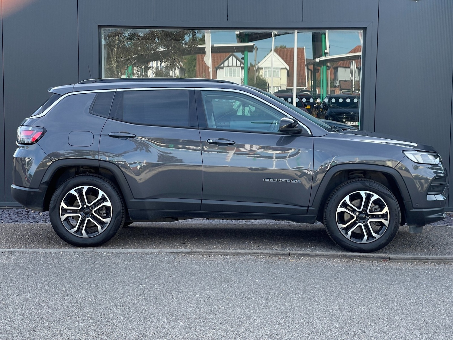 Used Jeep Compass 2023 for sale - 76487178: Photo 2