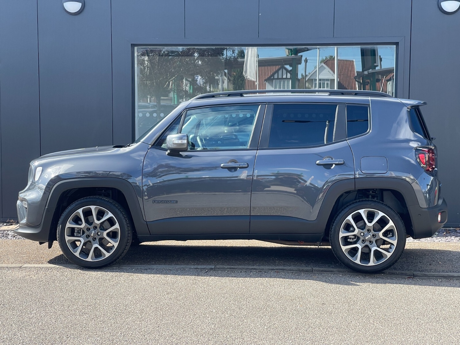 Used Jeep Renegade 2023 for sale - 76868799: Photo 6