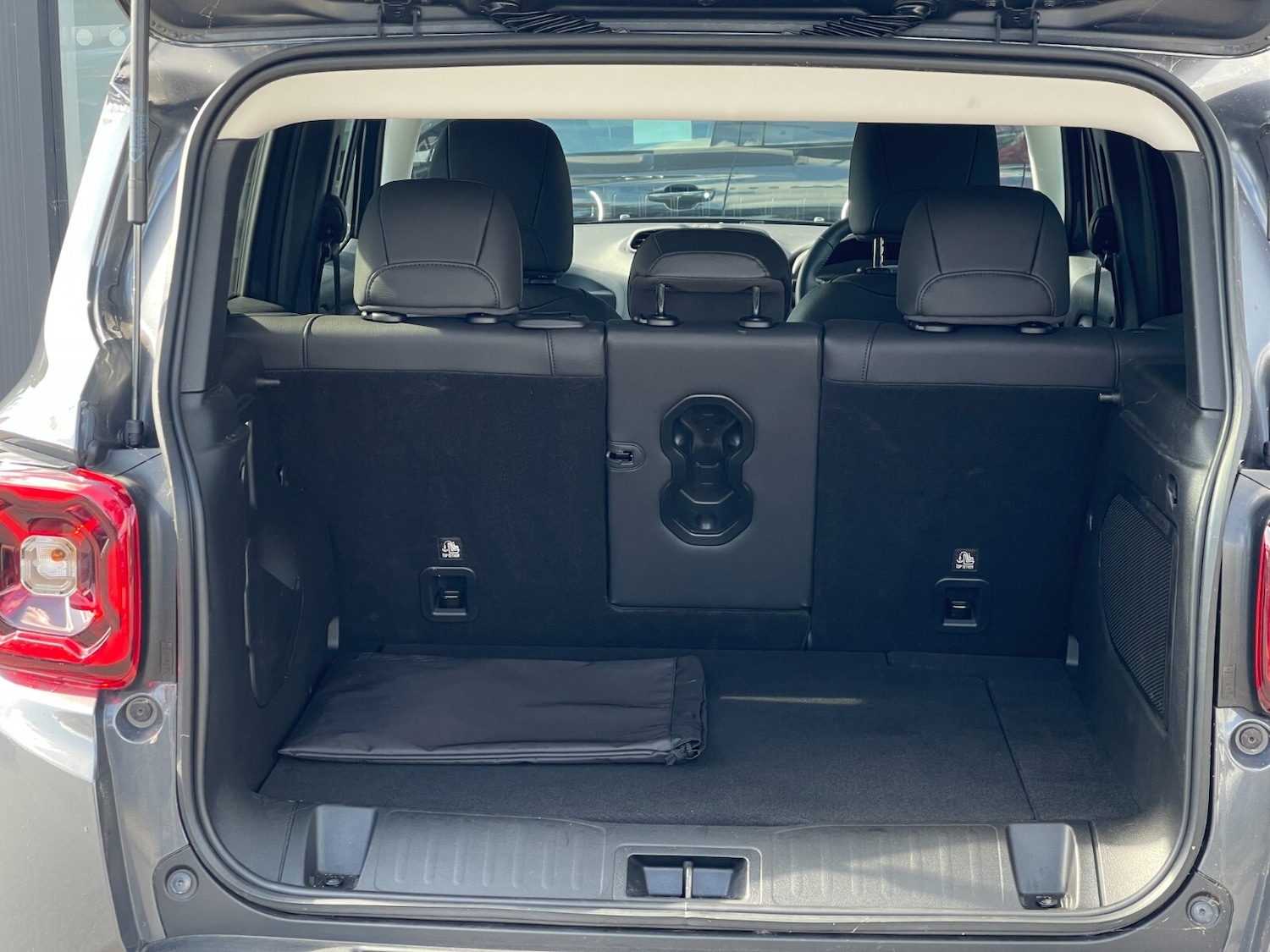 Used Jeep Renegade 2023 for sale - 76868799: Photo 9