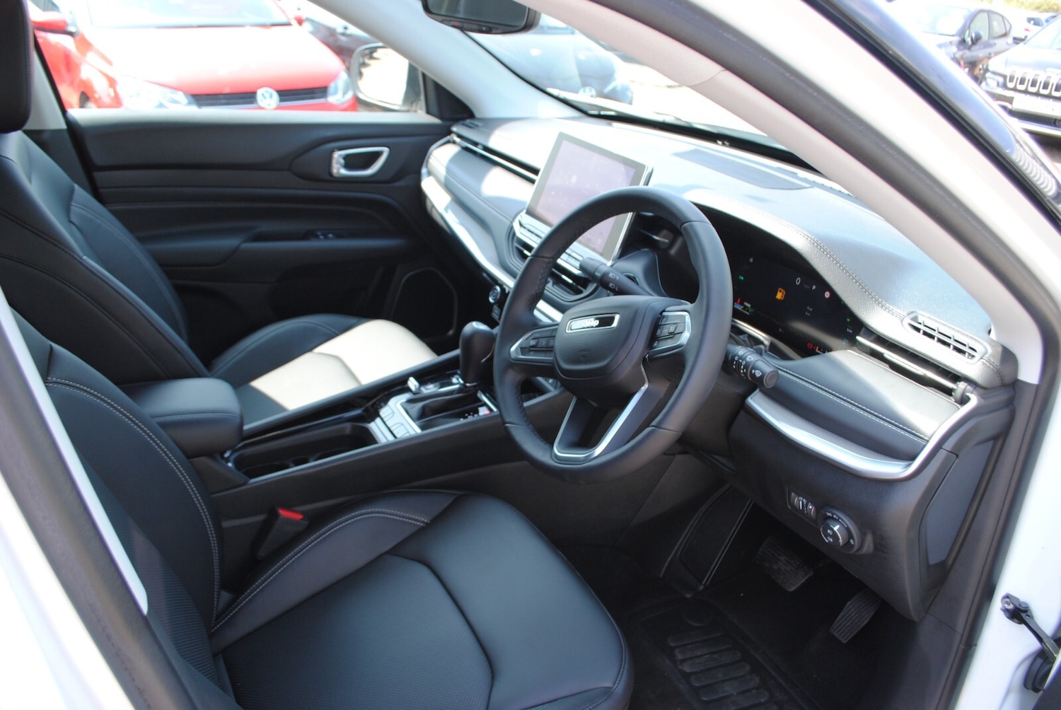 Used Jeep Compass 2023 for sale - 76868687: Photo 2