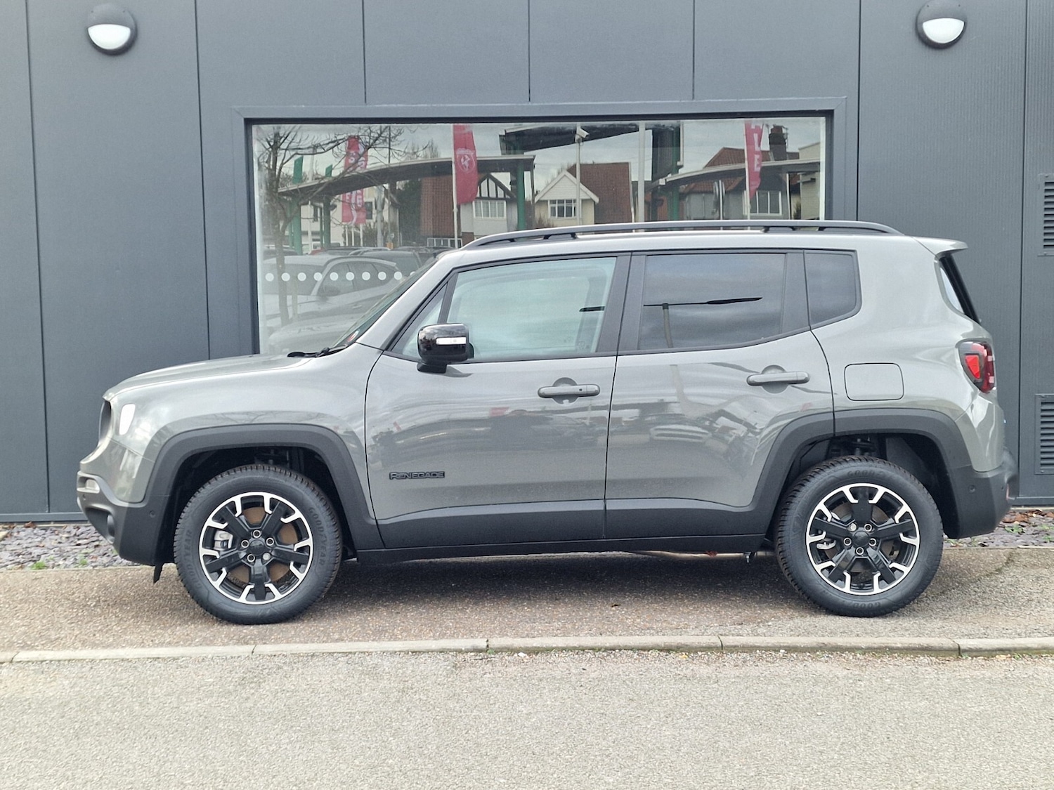 Used Jeep Renegade 2023 for sale - 76868860: Photo 4