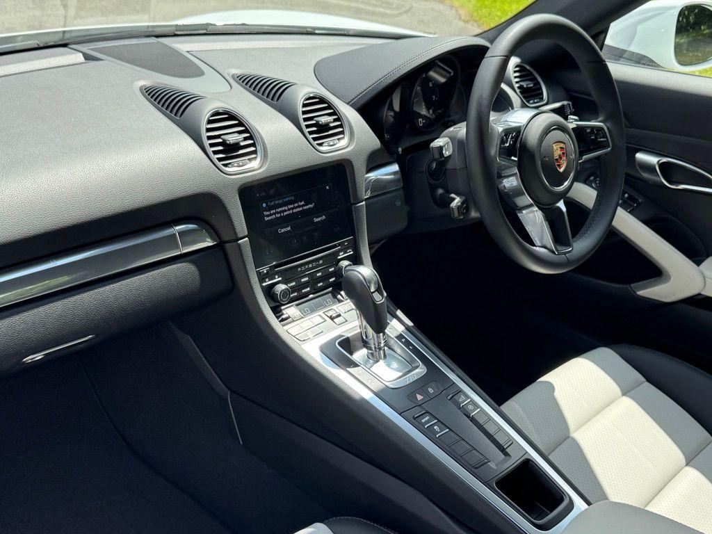 Used Porsche Cayman 2023 for sale - 76899358: Photo 20