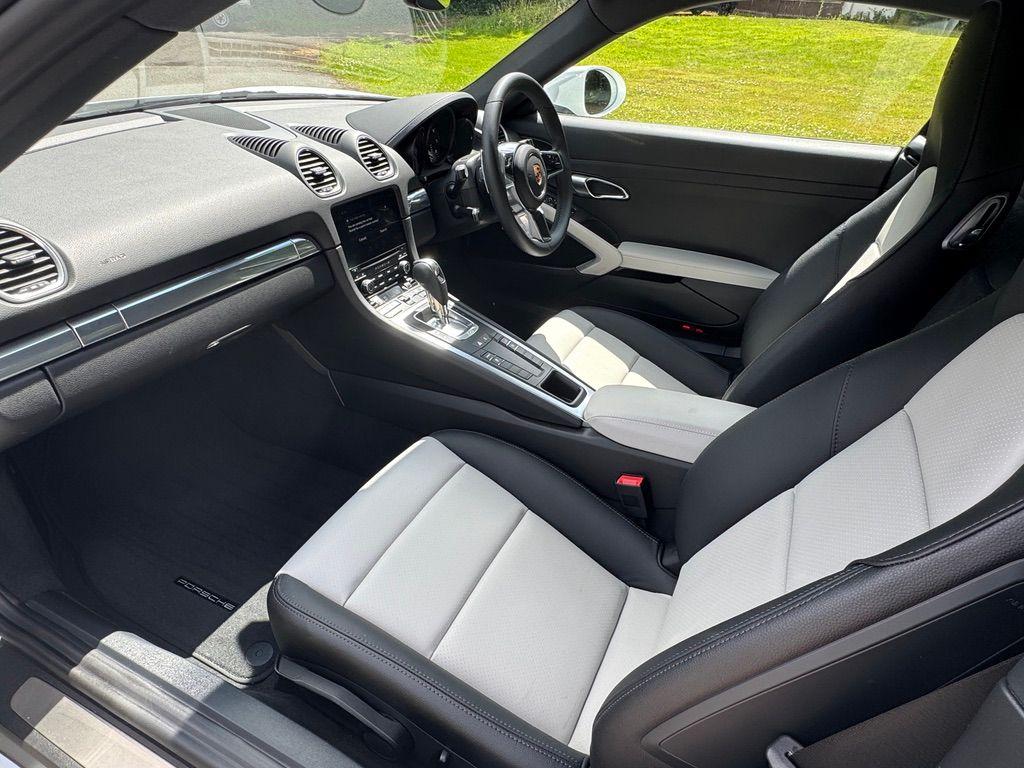 Used Porsche Cayman 2023 for sale - 76899358: Photo 21