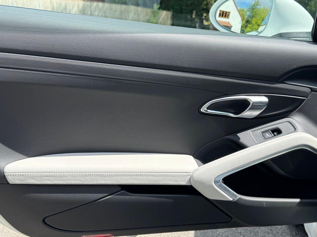 Used Porsche Cayman 2023 for sale - 76899358: Photo 28