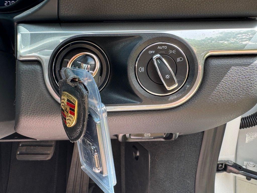 Used Porsche Cayman 2023 for sale - 76899358: Photo 29