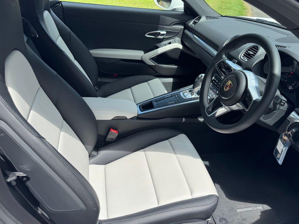 Used Porsche Cayman 2023 for sale - 76899358: Photo 4