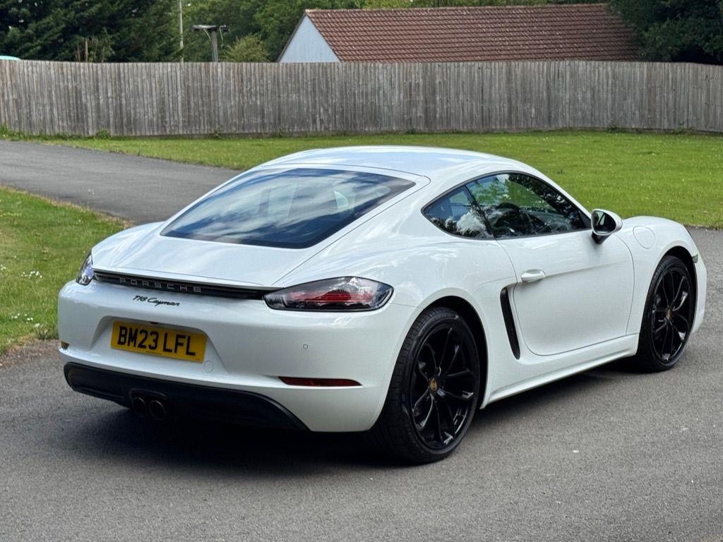 Used Porsche Cayman 2023 for sale - 76899358: Photo 8