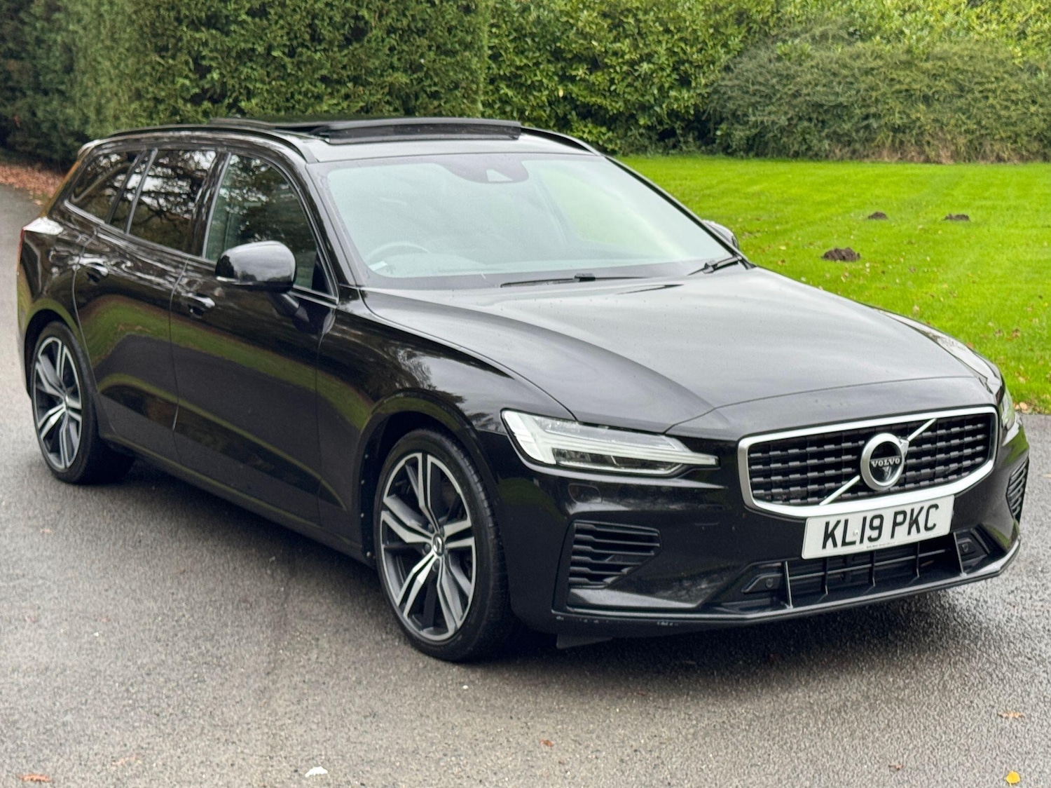 Used Volvo V60 2019 for sale - 76899350: Photo 1