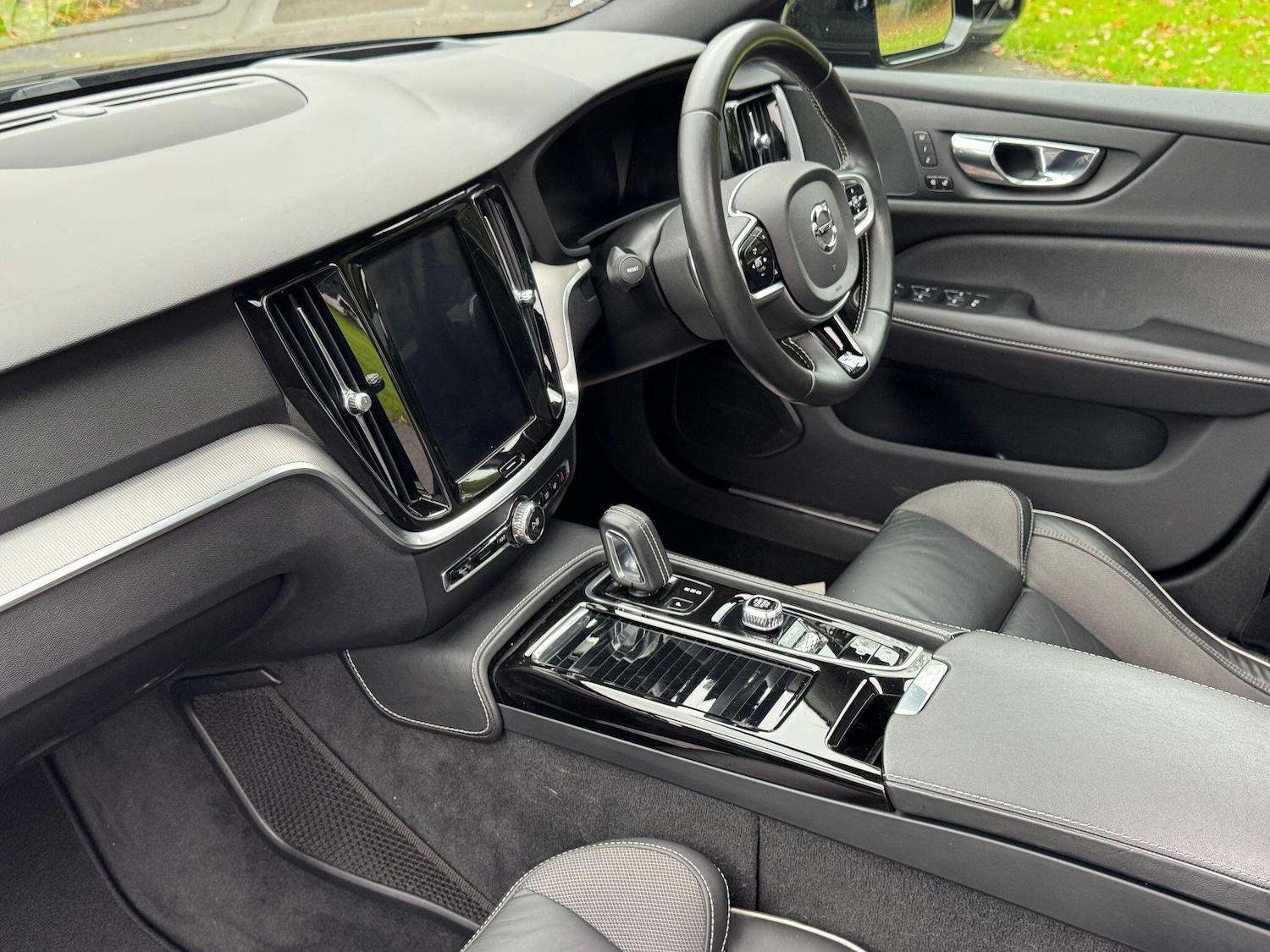 Used Volvo V60 2019 for sale - 76899350: Photo 22