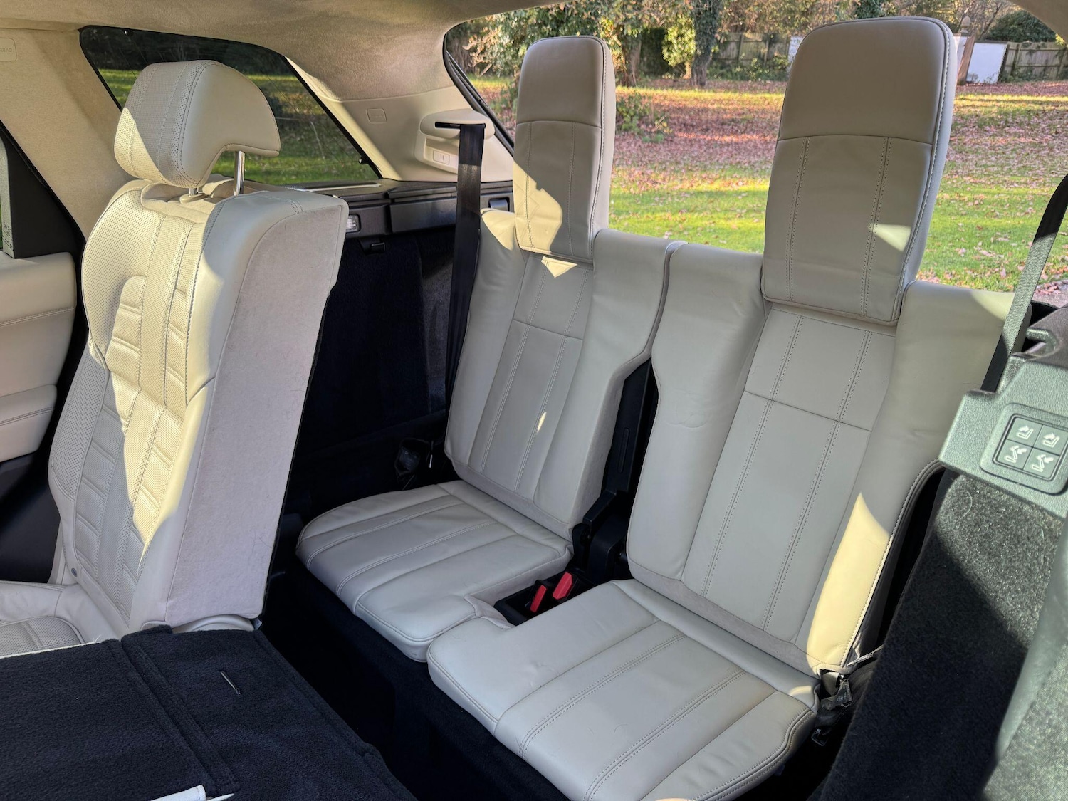 Used Land Rover Range Rover Sport 2015 for sale - 76899516: Photo 2