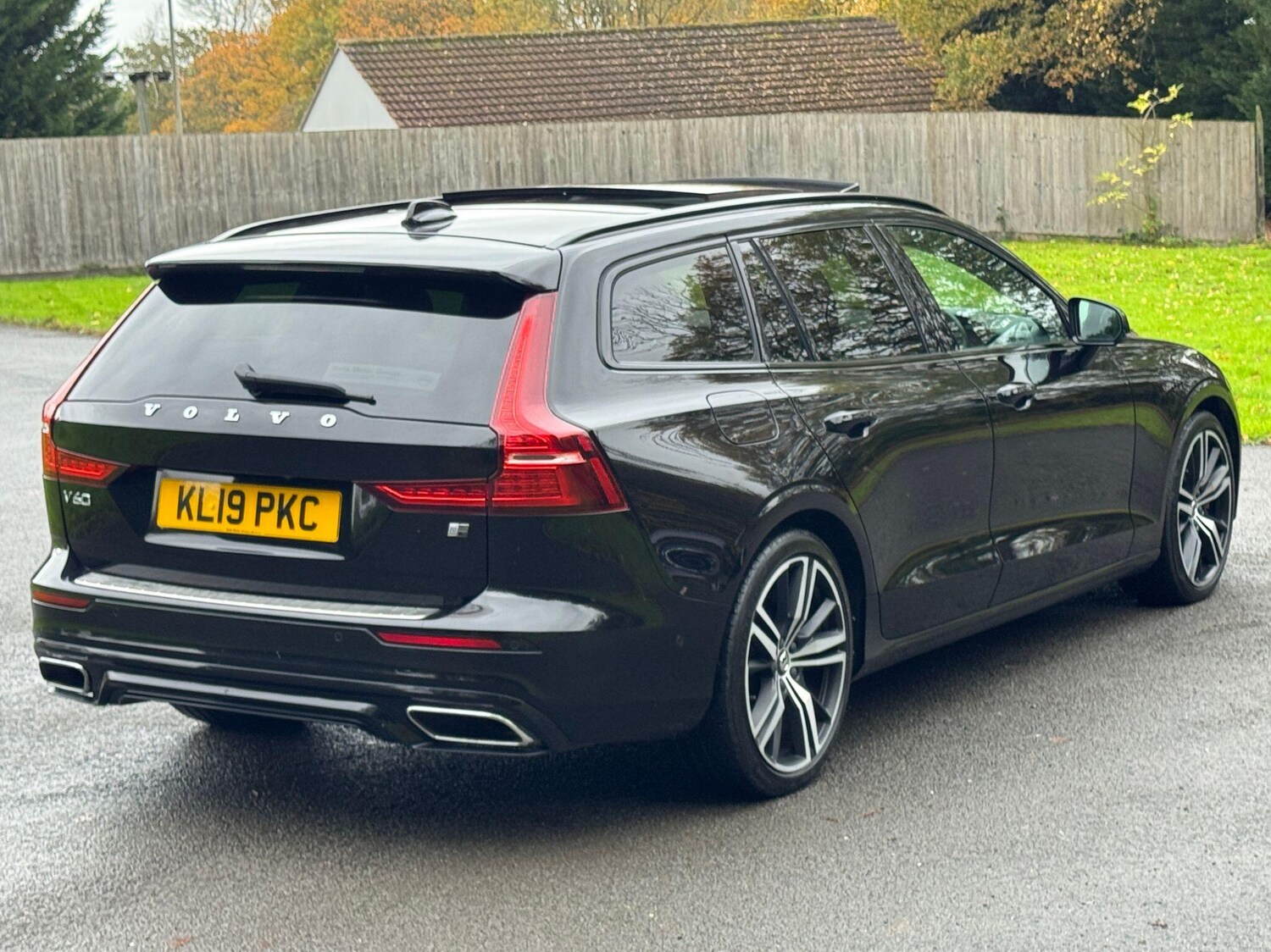 Used Volvo V60 2019 for sale - 76997809: Photo 11