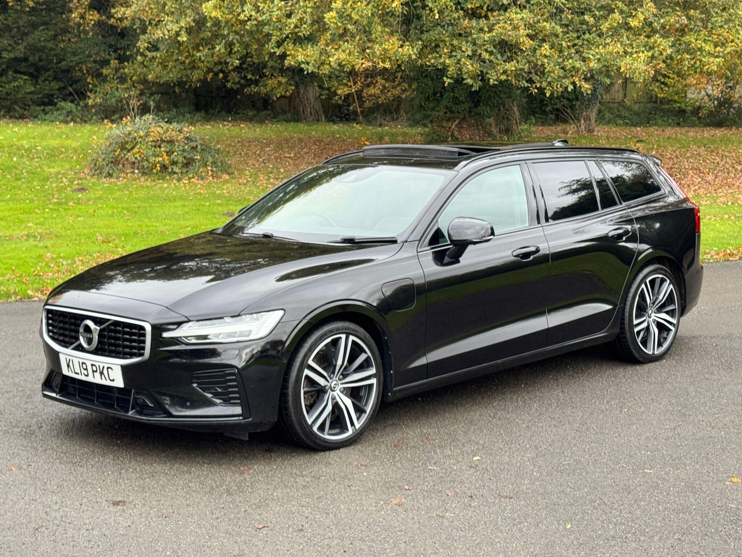 Used Volvo V60 2019 for sale - 76997809: Photo 3