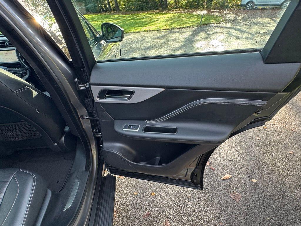 Used Jaguar F-Pace 2019 for sale - 76899449: Photo 11