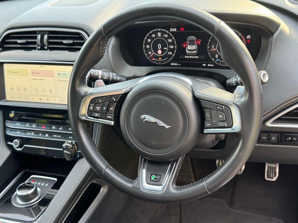 Used Jaguar F-Pace 2019 for sale - 76899449: Photo 4
