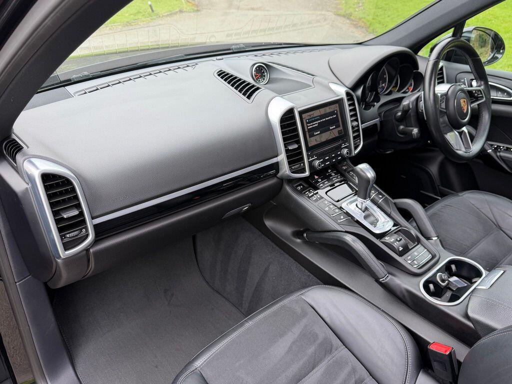 Used Porsche Cayenne 2016 for sale - 78006704: Photo 2
