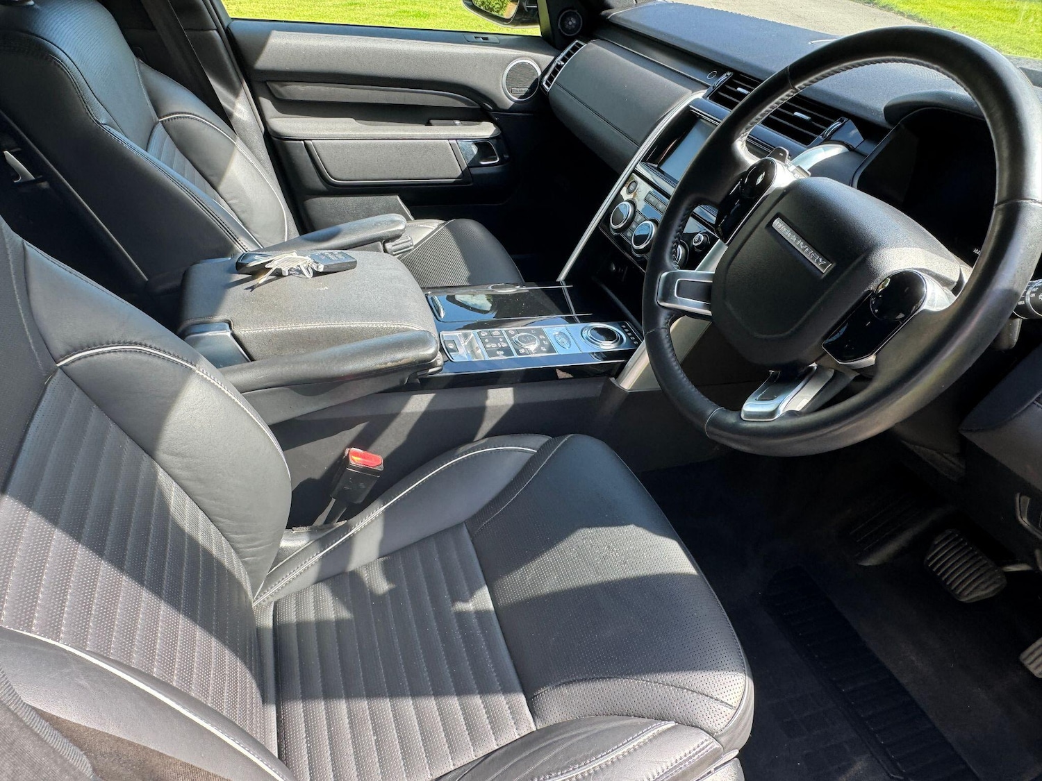 Used Land Rover Discovery 2020 for sale - 76898339: Photo 2