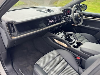 Used Porsche Cayenne 2023 for sale - 76899330: Photo