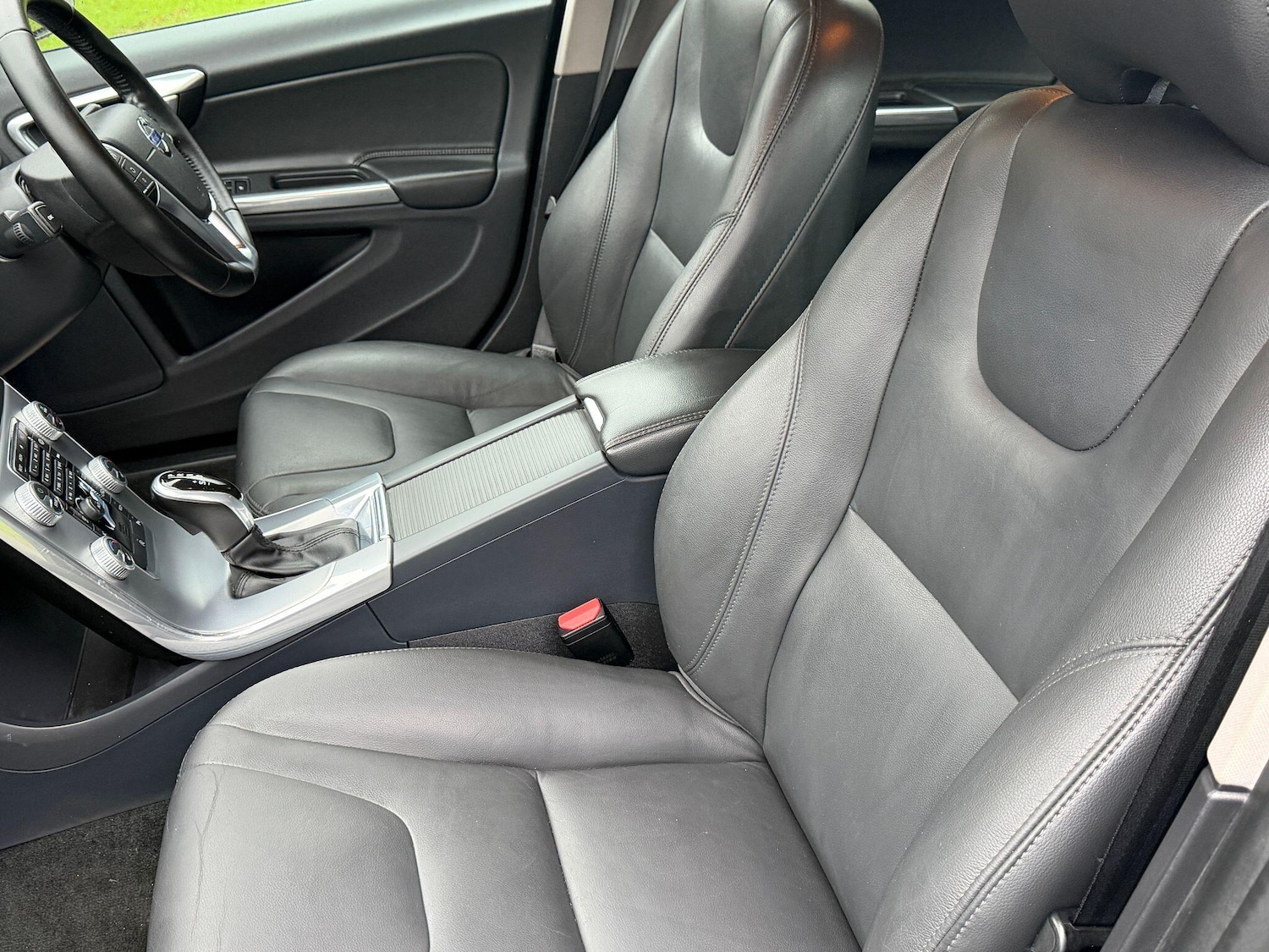 Used Volvo V60 2016 for sale - 77306107: Photo 10