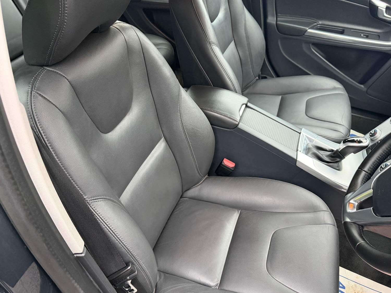 Used Volvo V60 2016 for sale - 77306107: Photo 2