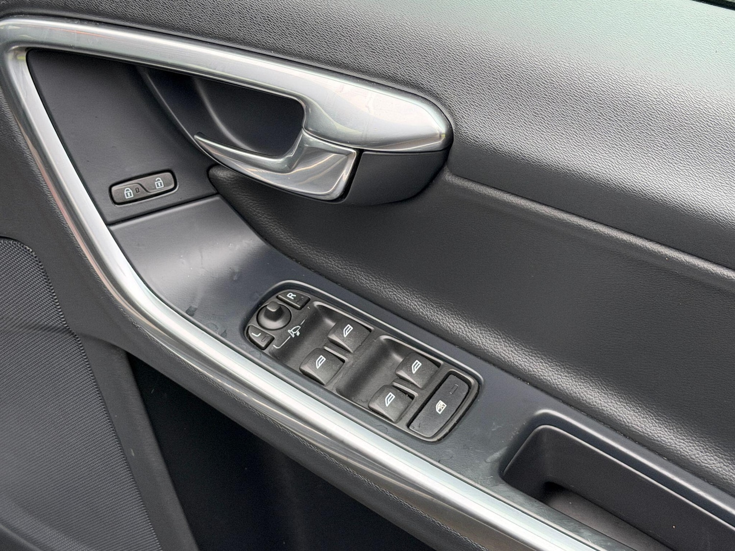 Used Volvo V60 2016 for sale - 77306107: Photo 20