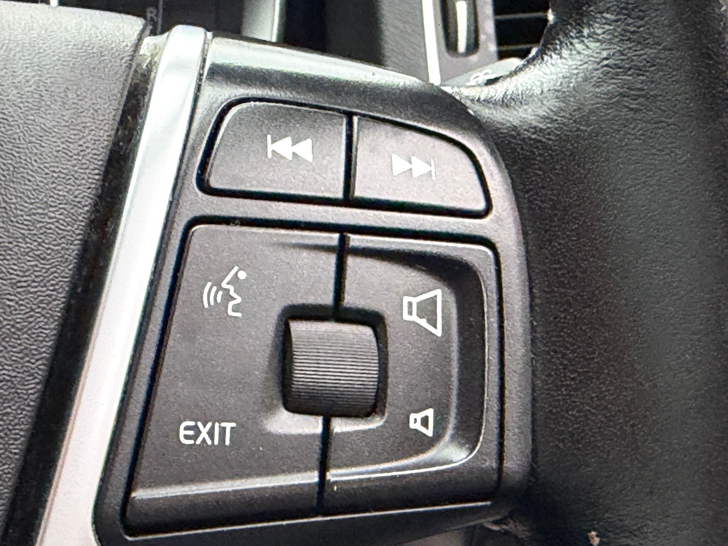 Used Volvo V60 2016 for sale - 77306107: Photo 24