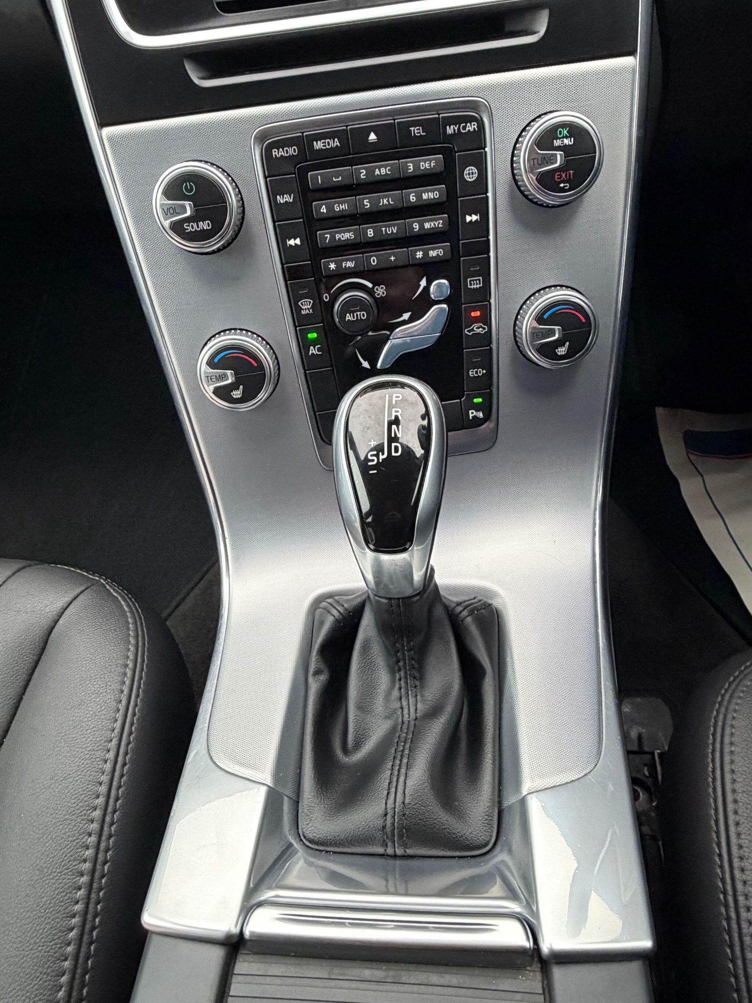 Used Volvo V60 2016 for sale - 77306107: Photo 26