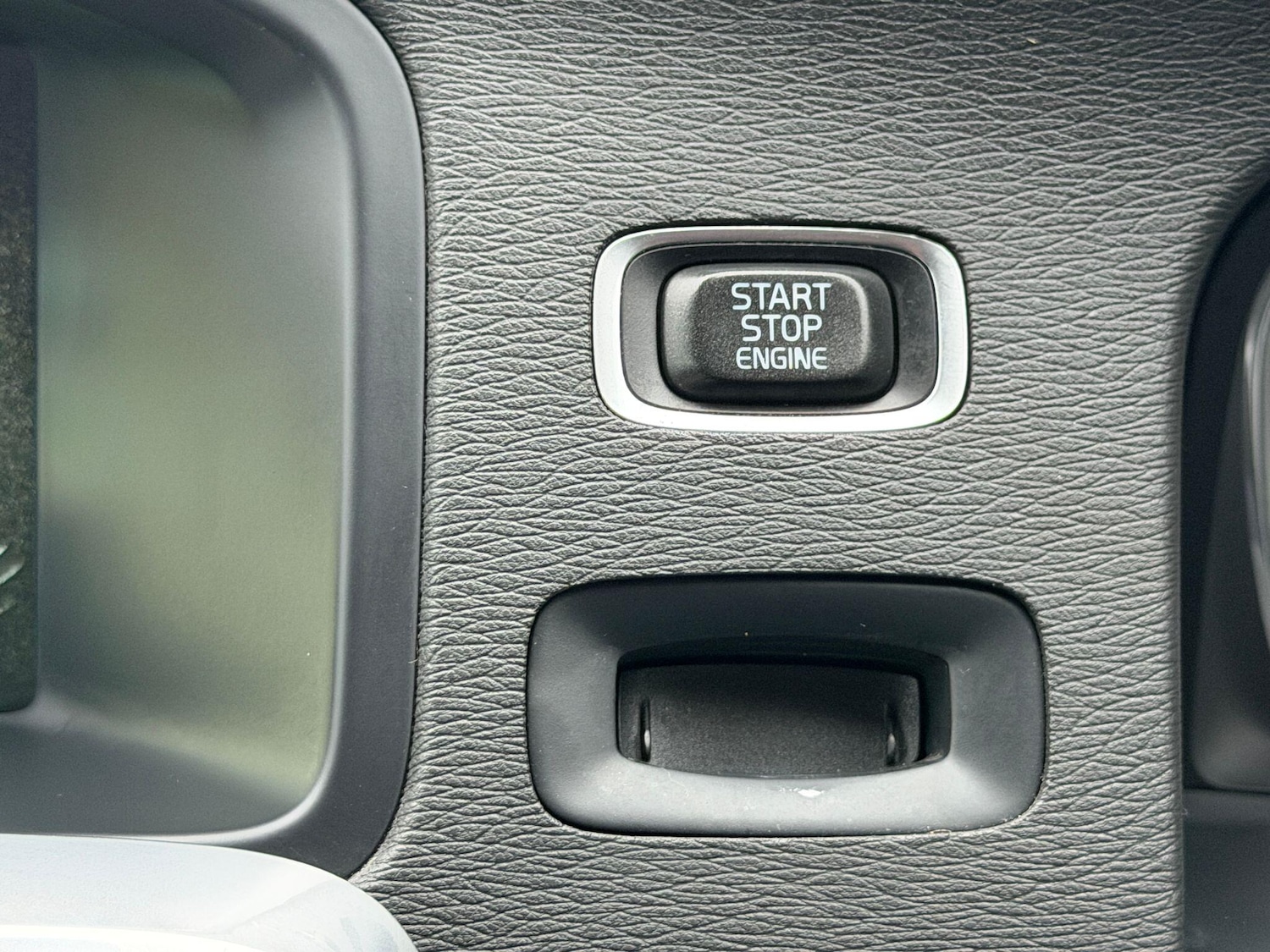 Used Volvo V60 2016 for sale - 77306107: Photo 29