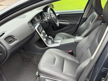 Used Volvo V60 Cross Country 2016 for sale - 77306107: Photo