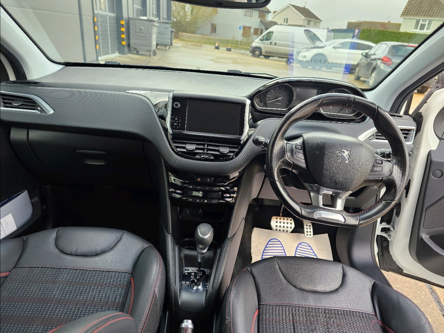 Used Peugeot 208 2015 for sale - 76357809: Photo 14