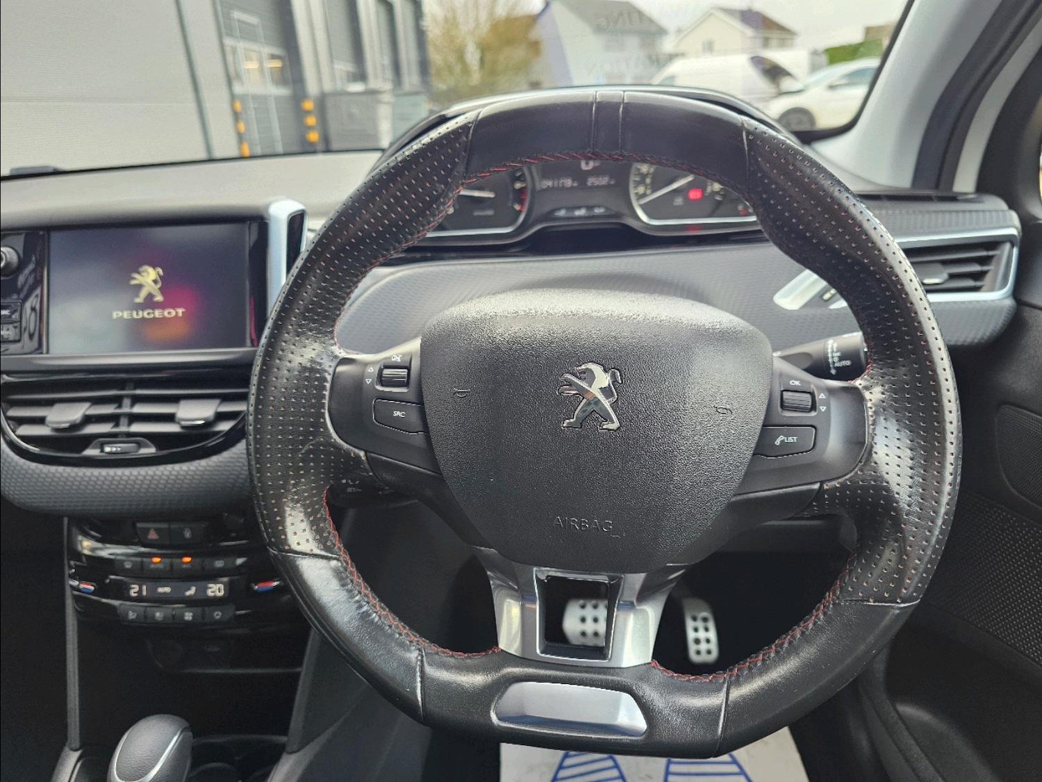Used Peugeot 208 2015 for sale - 76357809: Photo 15