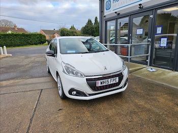 Used Peugeot 208 2015 for sale - 76357809: Photo