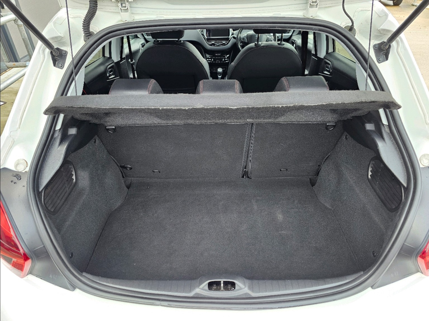 Used Peugeot 208 2015 for sale - 76357809: Photo 8