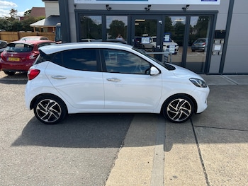 Used Hyundai i10 2023 for sale - 79462970: Photo