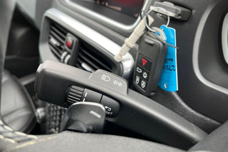 Used Volvo V40 2019 for sale - 76480401: Photo 14