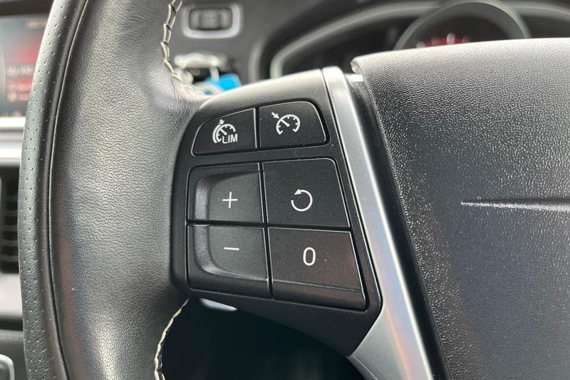 Used Volvo V40 2019 for sale - 76480401: Photo 32