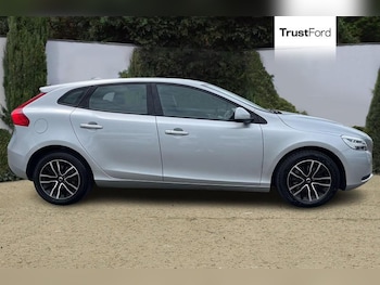 Used Volvo V40 2019 for sale - 79050523: Photo