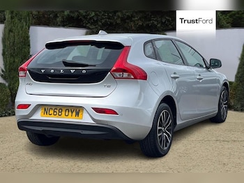 Used Volvo V40 2019 for sale - 79050523: Photo