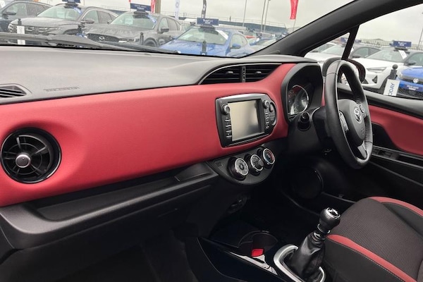 Used Toyota Yaris 2018 for sale - 76277316: Photo 18