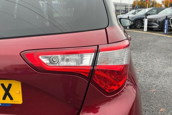 Used Toyota Yaris 2018 for sale - 76277316: Photo 35