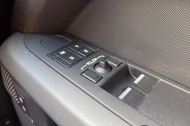 Used Land Rover Defender 90 2023 for sale - 78166360: Photo 16