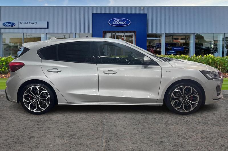 Used Ford Focus 2023 for sale - 76412187: Photo 3